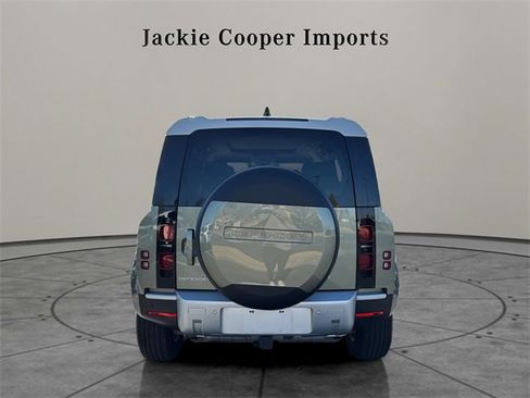 Used 2025 Land Rover Defender 110 S image 4