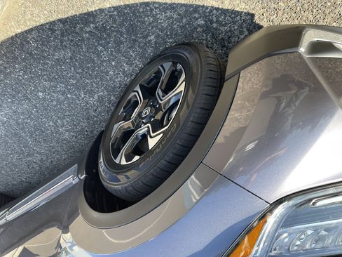 Used 2018 Honda CR-V Touring image 8