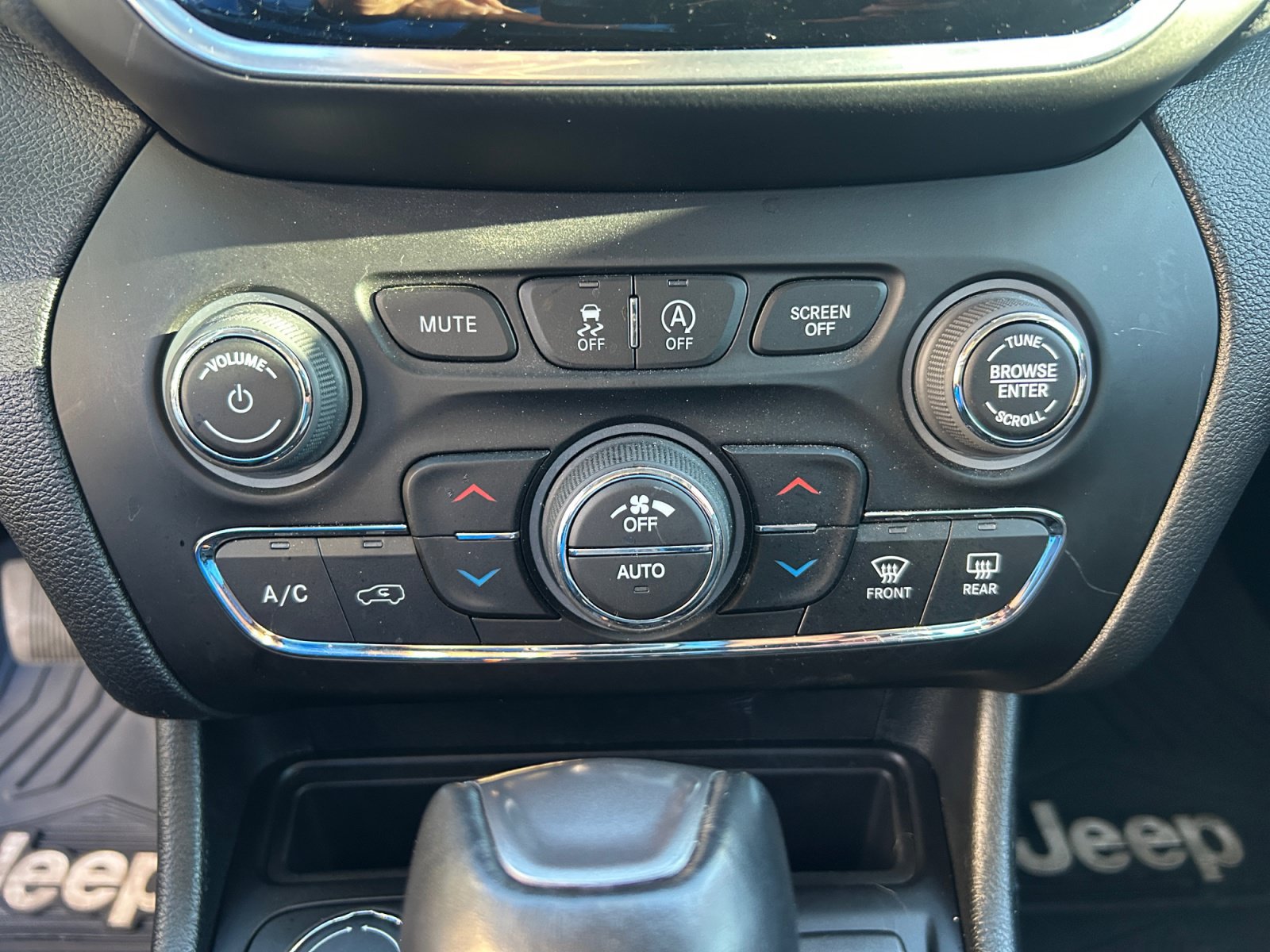 Used 2022 Jeep Cherokee Limited AWD/4WD image 22