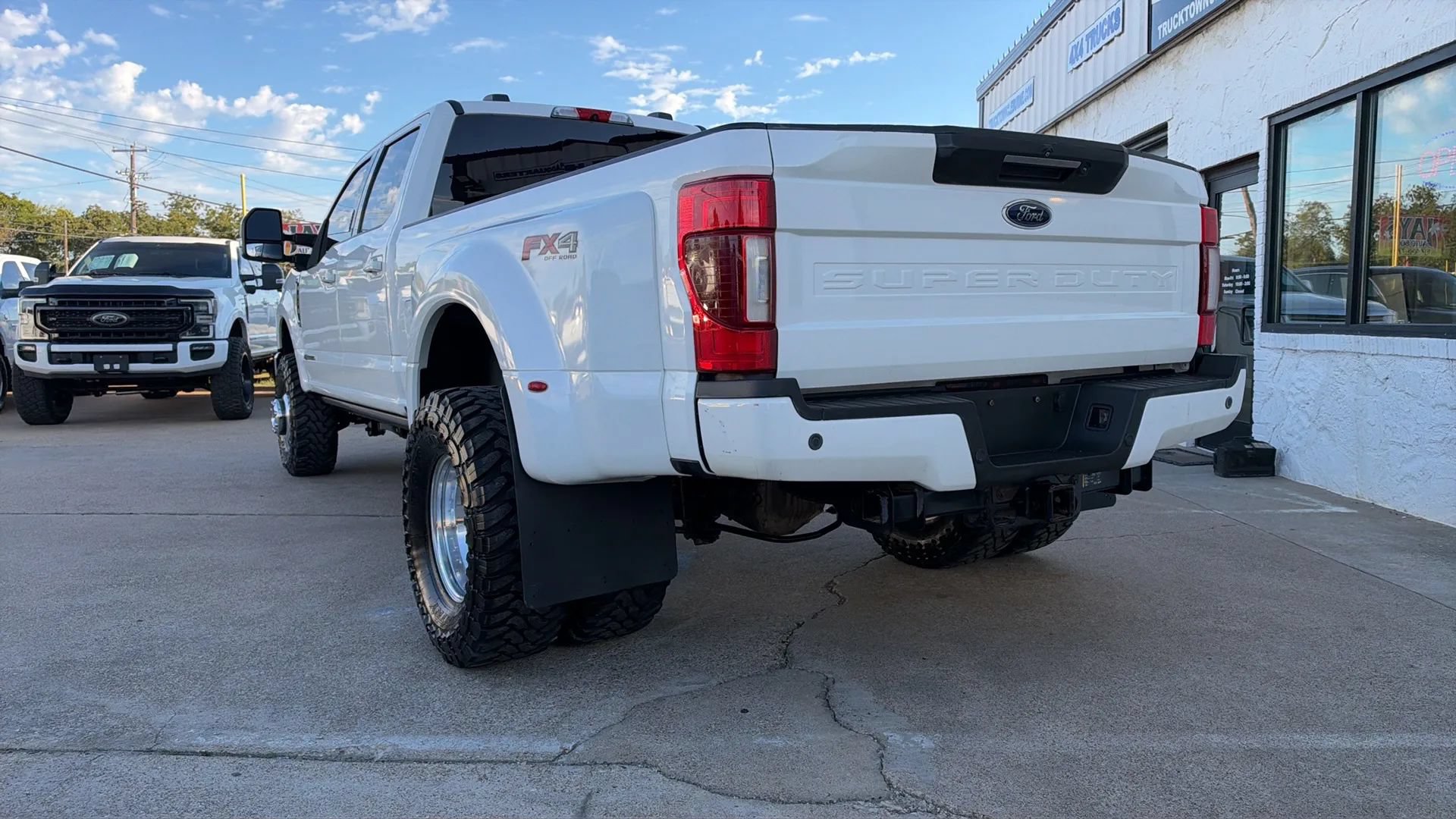 Used 2021 Ford F350 Lariat w/ Lariat Ultimate Package AWD/4WD image 2