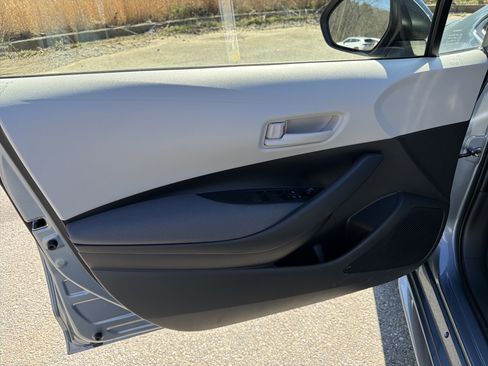 Used 2026 Toyota Corolla LE image 9