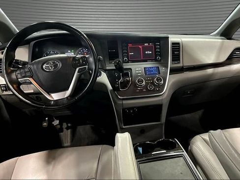 Used 2019 Toyota Sienna XLE FWD image 7
