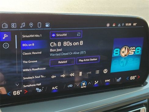 Used 2025 Chevrolet Traverse LT image 31