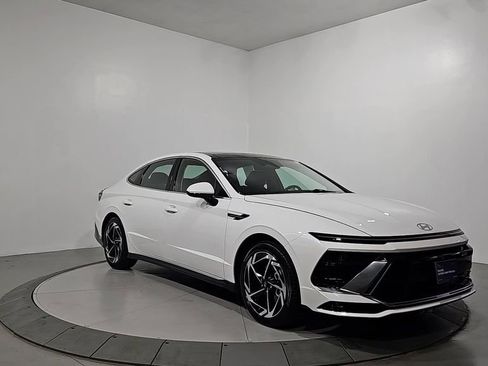 Certified 2024 Hyundai Sonata SEL w/ Convenience Package image 9