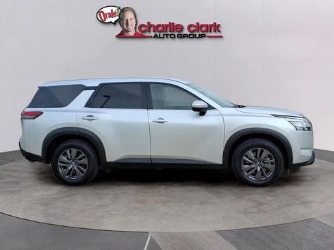 Used 2022 Nissan Pathfinder S FWD image 7