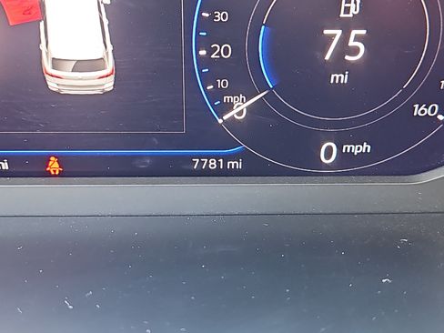 Used 2025 Volkswagen Taos SEL AWD/4WD image 6