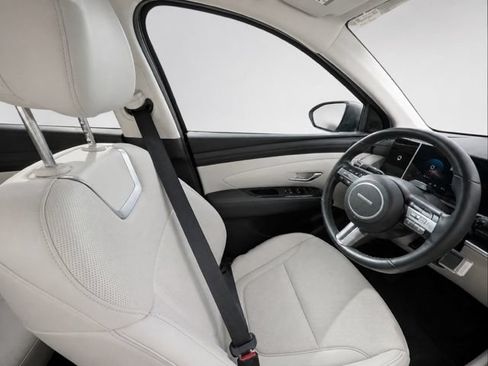 Used 2025 Hyundai Tucson Limited AWD/4WD image 17