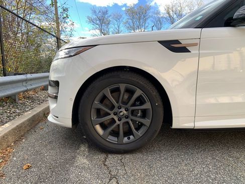 New 2025 Land Rover Range Rover Sport Dynamic SE image 9