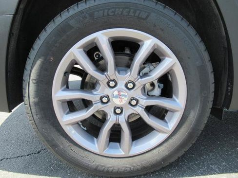 Used 2024 GMC Terrain SLT w/ Infotainment Package II AWD/4WD image 8