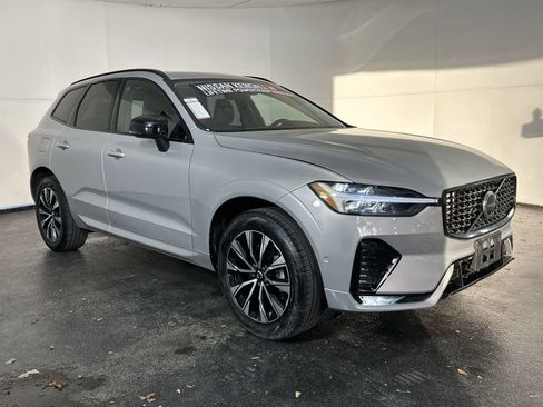 Used 2025 Volvo XC60 B5 Plus image 2