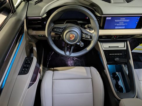 New 2026 Porsche Macan 4 Electric image 6