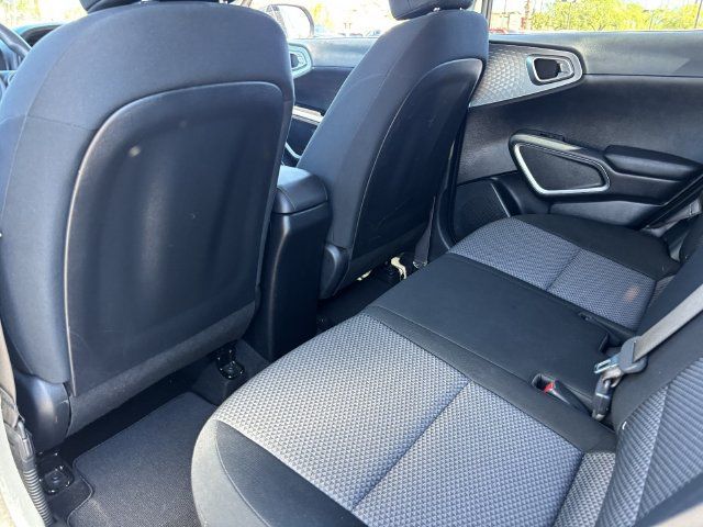 Used 2023 Kia Soul LX w/ Option Group 015 FWD image 17
