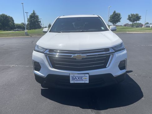 Used 2023 Chevrolet Traverse LT w/ Rear Camera Mirror Package AWD/4WD image 8