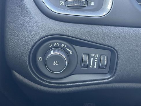 Used 2022 Jeep Renegade Limited w/ Sun, Sound & Wheels Group image 30