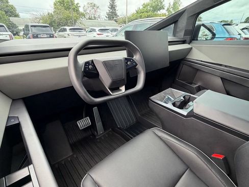 Used 2024 Tesla Cybertruck AWD Crew Cab image 15