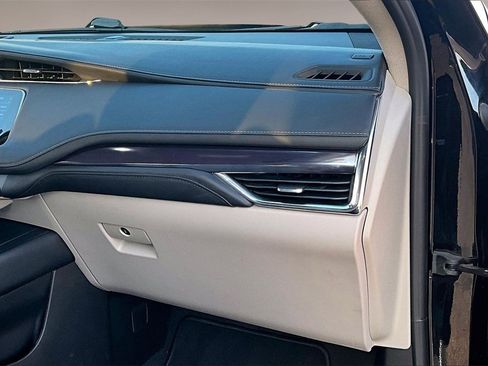Used 2023 Cadillac XT4 Luxury w/ Cold Weather Package image 16