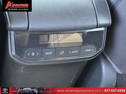 Used 2022 Toyota Highlander LE AWD/4WD image 14