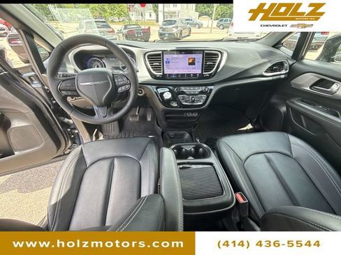 Used 2024 Chrysler Pacifica Touring-L w/ S Appearance Package FWD image 20