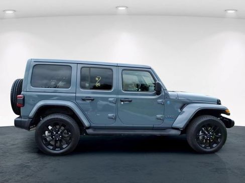 Used 2025 Jeep Wrangler Unlimited Sahara AWD/4WD image 17