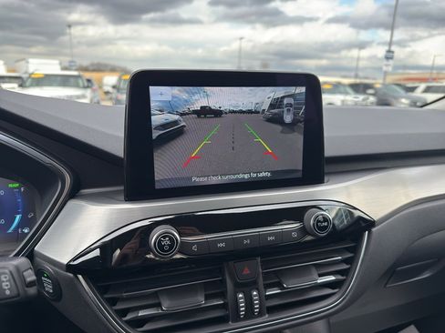 Certified 2022 Ford Escape Titanium image 30