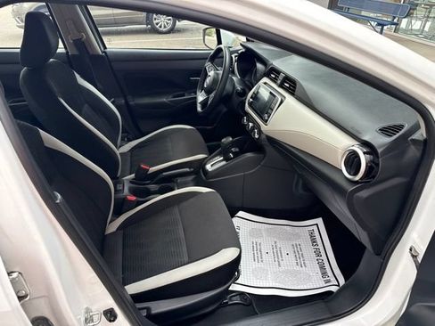 Used 2022 Nissan Versa SV FWD image 10