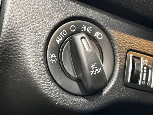 Used 2015 Dodge Challenger R/T Plus image 21