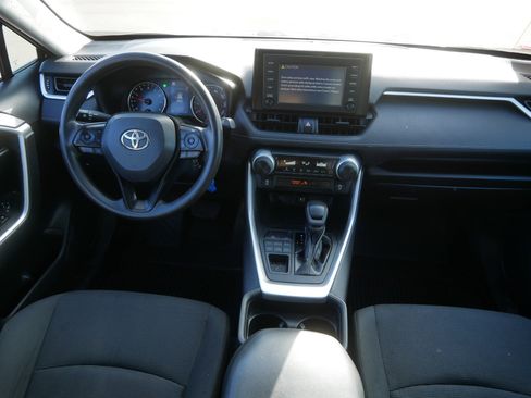 Used 2019 Toyota RAV4 LE image 10