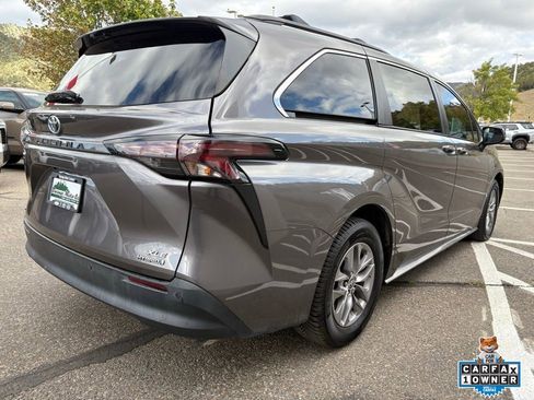 Used 2023 Toyota Sienna XLE AWD/4WD image 9
