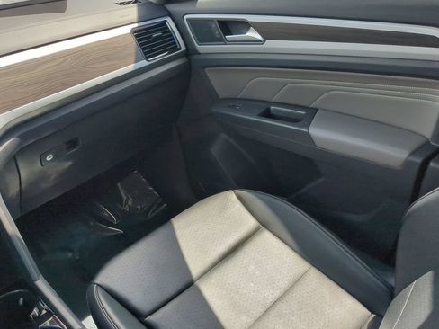 Certified 2022 Volkswagen Atlas SE FWD image 16