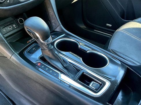 Used 2023 Chevrolet Equinox Premier image 14