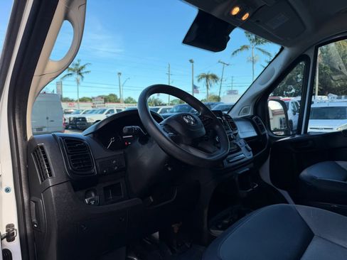 Used 2024 RAM ProMaster 2500 w/ Convenience Group FWD image 11