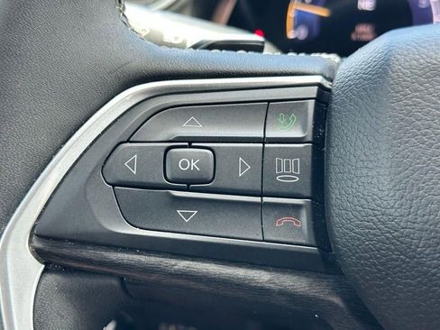 Used 2023 Jeep Grand Cherokee Limited w/ Black Appearance Package image 15