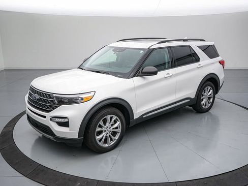 Used 2021 Ford Explorer XLT w/ Equipment Group 202A AWD/4WD image 9