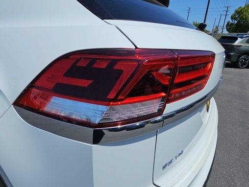 Used 2023 Volkswagen Atlas Cross Sport SE FWD image 34