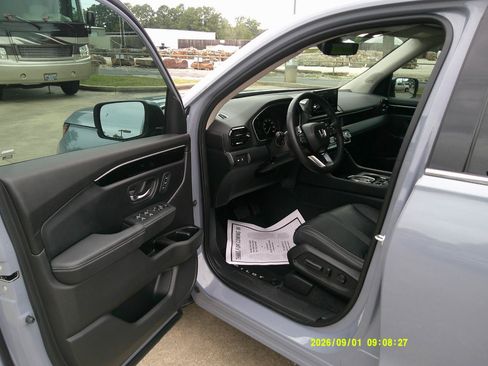 Used 2023 Honda Pilot Touring image 8