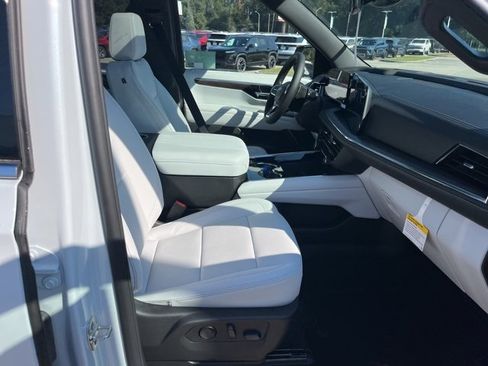 New 2026 Chevrolet Suburban Premier w/ Sun And Tow Package image 39