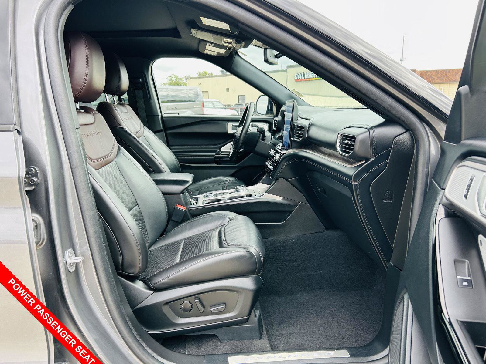 Used 2023 Ford Explorer Platinum w/ Technology Package AWD/4WD image 40