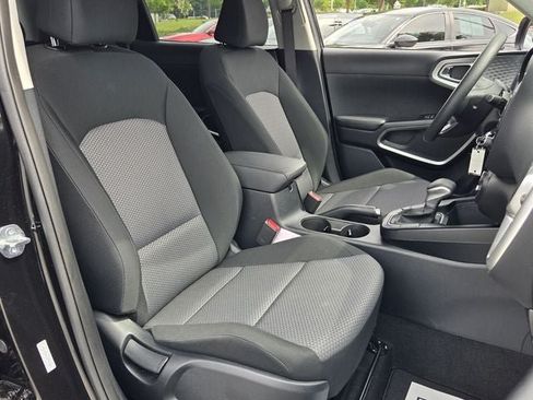 Used 2025 Kia Soul LX w/ LX Technology Package FWD image 15