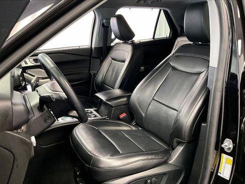 Certified 2022 Ford Explorer Limited w/ Limited Technology Package image 24