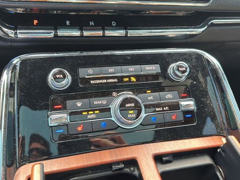 Used 2018 Lincoln Navigator Reserve w/ Technology Package image 17