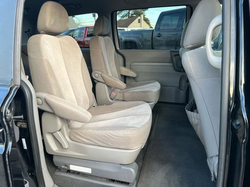 Used 2012 Kia Sedona LX FWD image 17