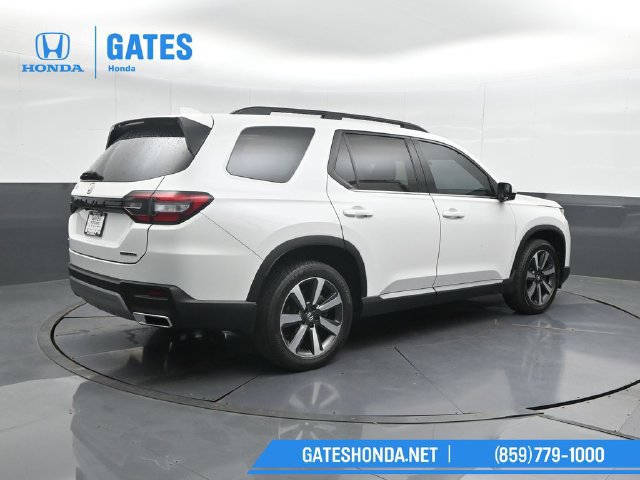 Certified 2025 Honda Pilot Touring image 2