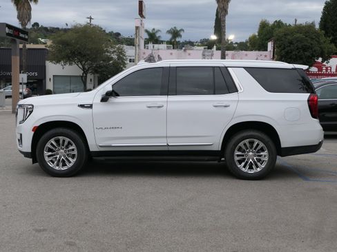 Used 2021 GMC Yukon SLT w/ SLT Luxury Plus Package image 2
