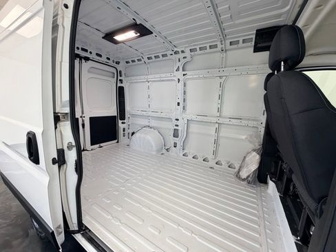 Used 2025 RAM ProMaster 2500 w/ Quick Order Package 22G SLT FWD image 7