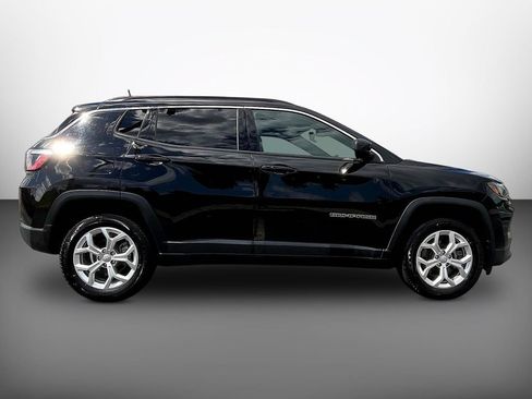 Used 2024 Jeep Compass Latitude AWD/4WD image 8
