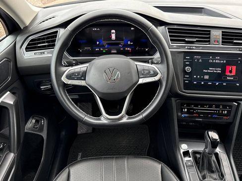 Used 2024 Volkswagen Tiguan SE AWD/4WD image 15
