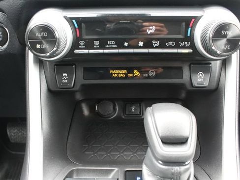 Certified 2022 Toyota RAV4 XLE FWD image 39
