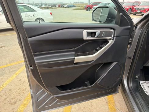 Used 2021 Ford Explorer XLT image 9