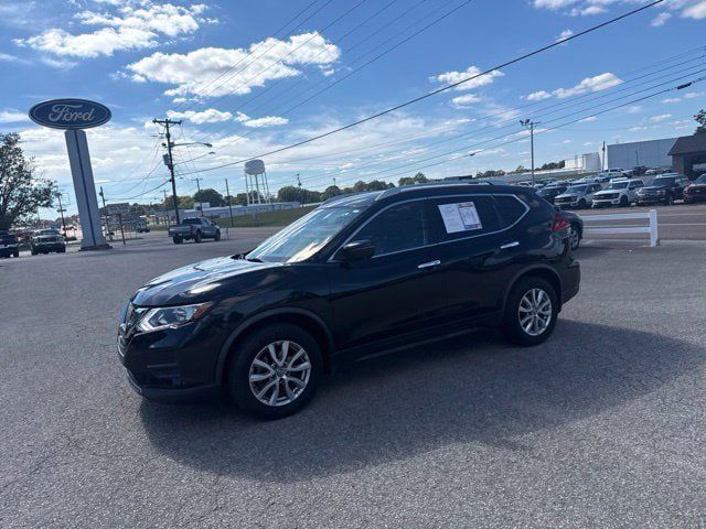 Used 2017 Nissan Rogue SV w/ SV Premium Package FWD image 3