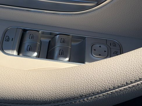 Used 2024 Mercedes-Benz GLS 450 4MATIC image 8